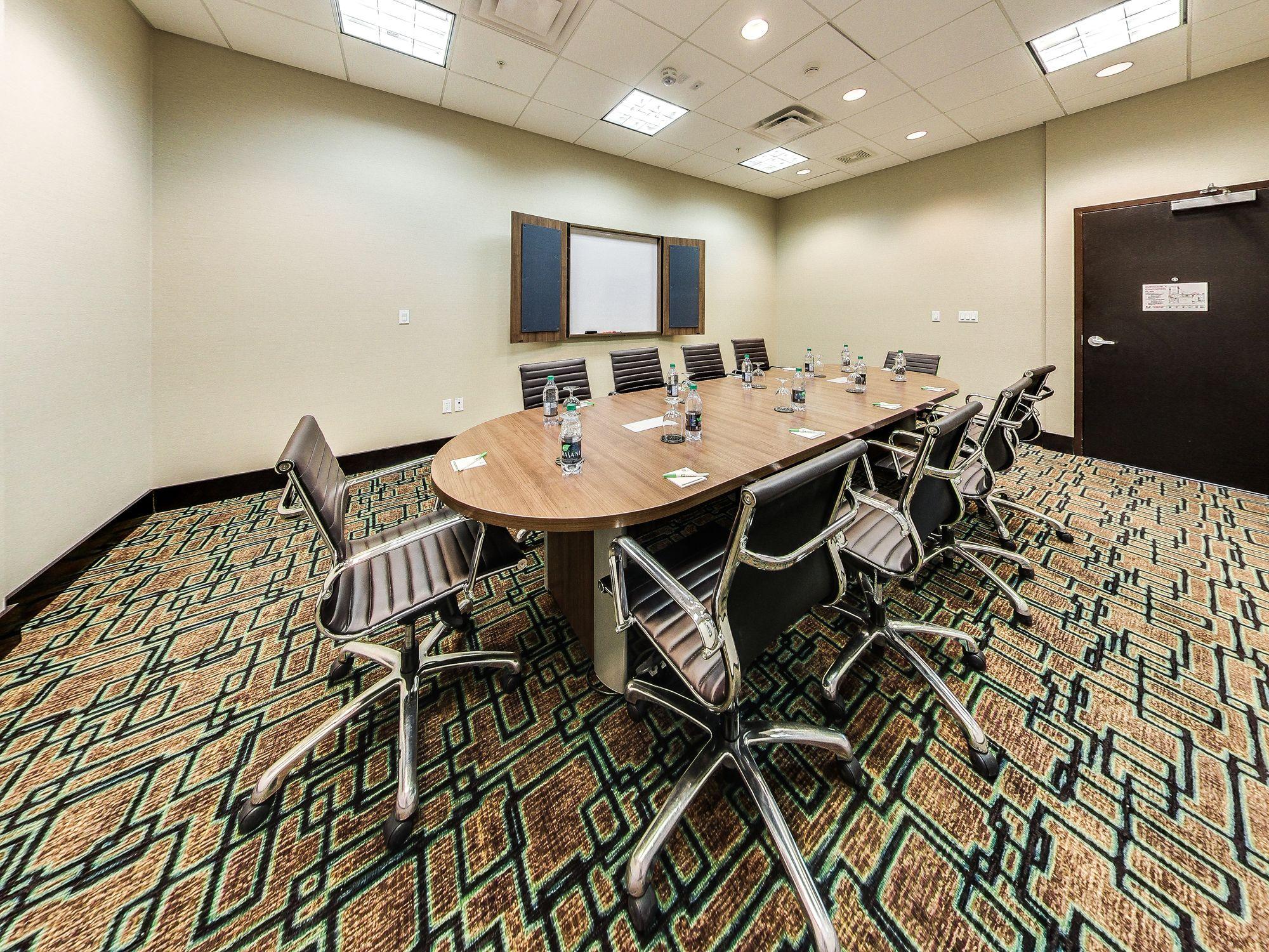 ניסקו Holiday Inn Hotel & Suites Edmonton Airport Conference Centre By Ihg מראה חיצוני תמונה